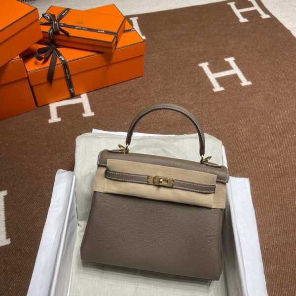 HERMES Kelly 25CM CK18 Etoupe Togo Leather GHW